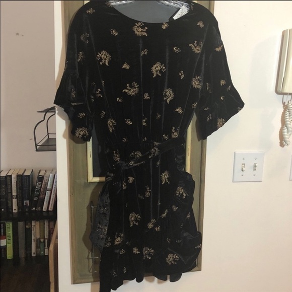 Lost + Wander Black Velvet Embroidered Mini Dress Ruffle Hem Size Large NWT - Picture 12 of 15